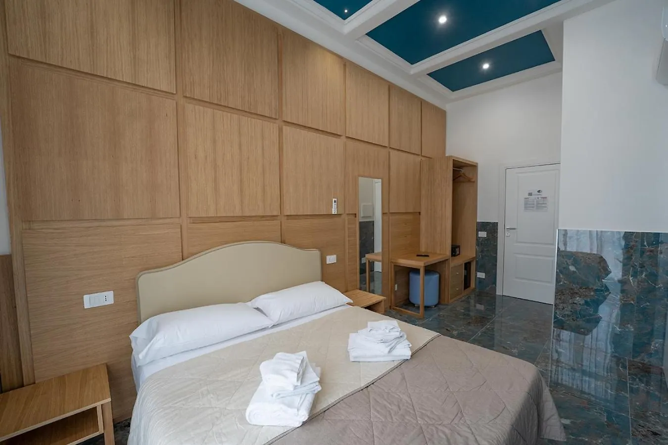 Affittacamere Hotel Hr Boutique Porto, Napoli Centro, By Clapa Group